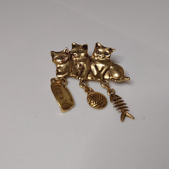 Cute Gold Tone 3 Kitten Dangle Brooch - Picture 2 of 9